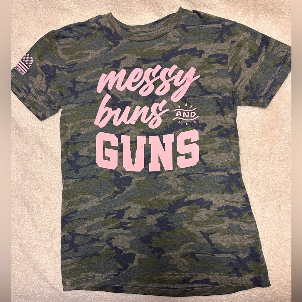 Shield Republic, Women’s Graphic Tee, Messy Buns & Guns, Size Small, Camo